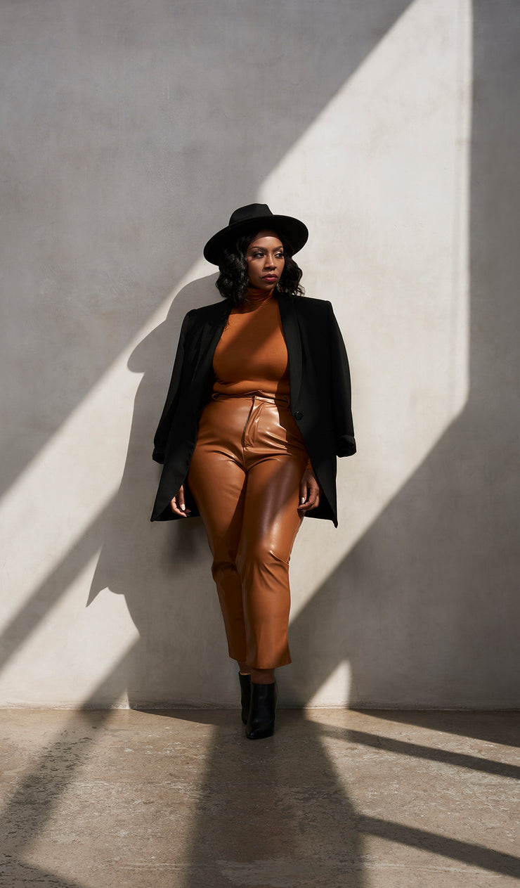 Brown Leather Pants Outfits For Women In Their 20s (3 ideas & outfits)